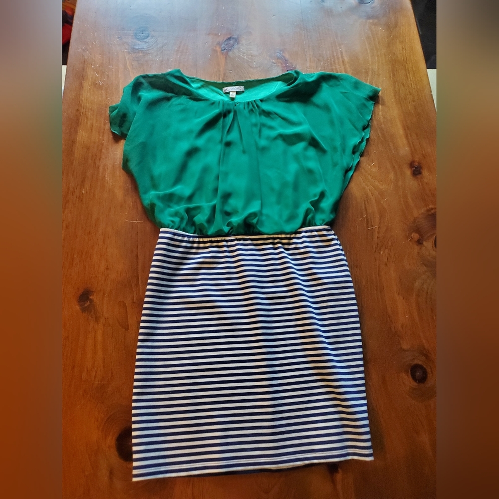Dress green size large chiffon type top stretch fabric bottom